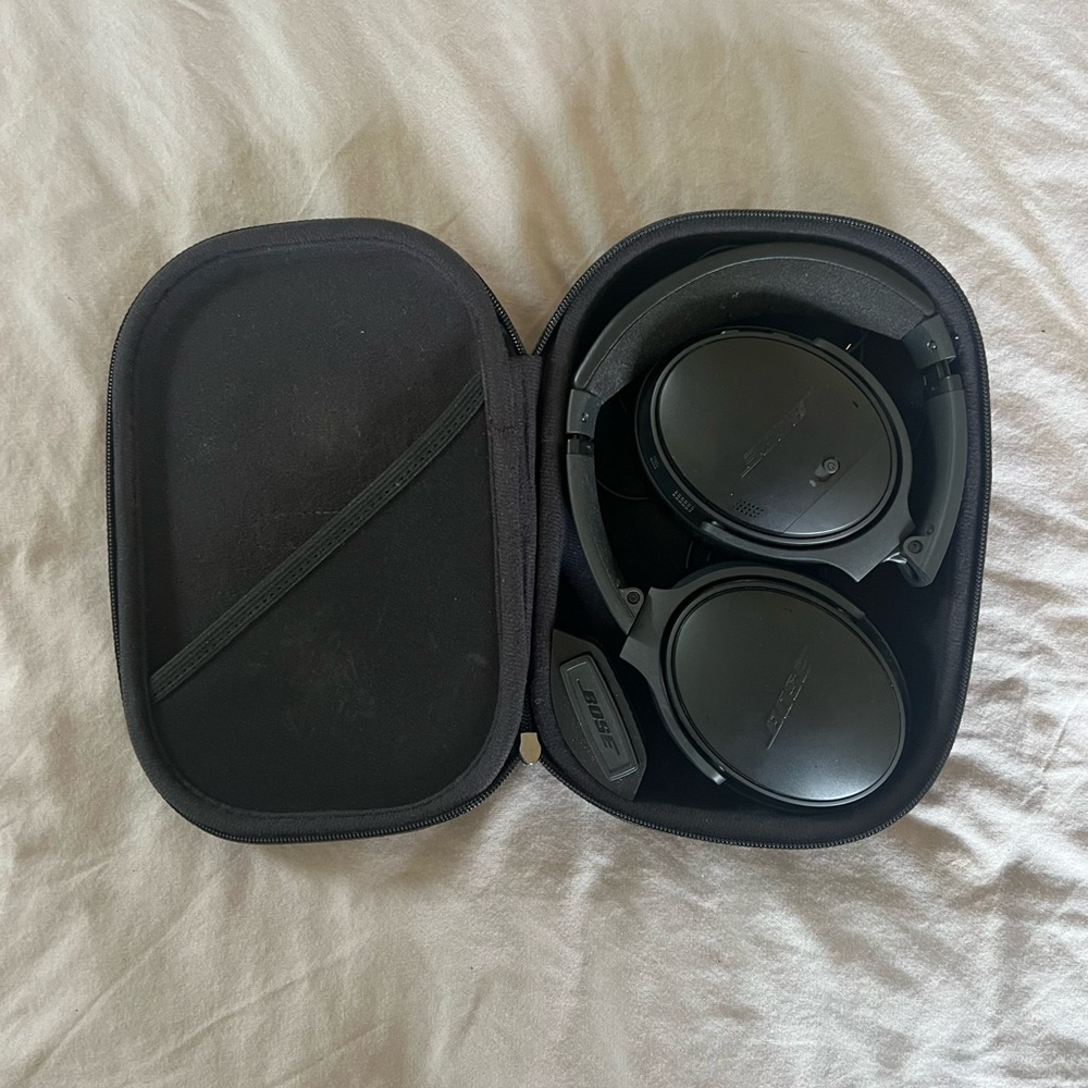 Bose Headphones. Bluetooth